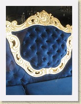 IMGP3374_blue_gold_antique_couch * Blue gold antique couch. Spotted in Lynden, WA. * Blue gold antique couch. Spotted in Lynden, WA. * 2448 x 3264 * (2.3MB)